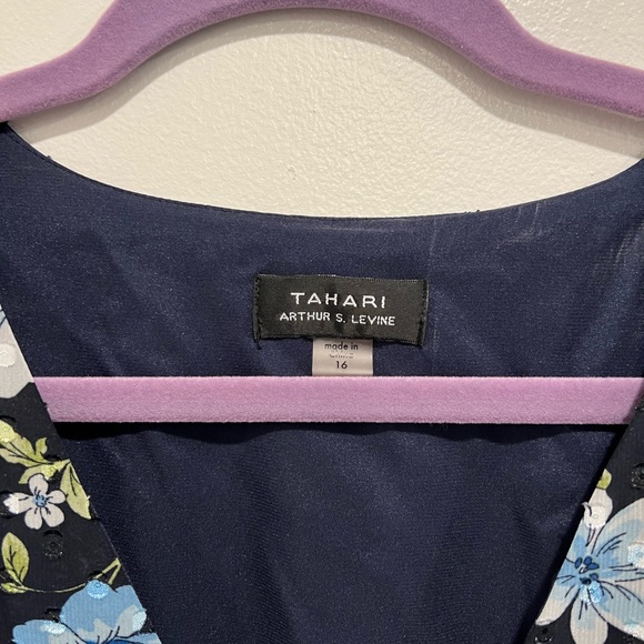 Tahari Blue Floral V-Neck Dress with Sleeves - Picture 4 of 8